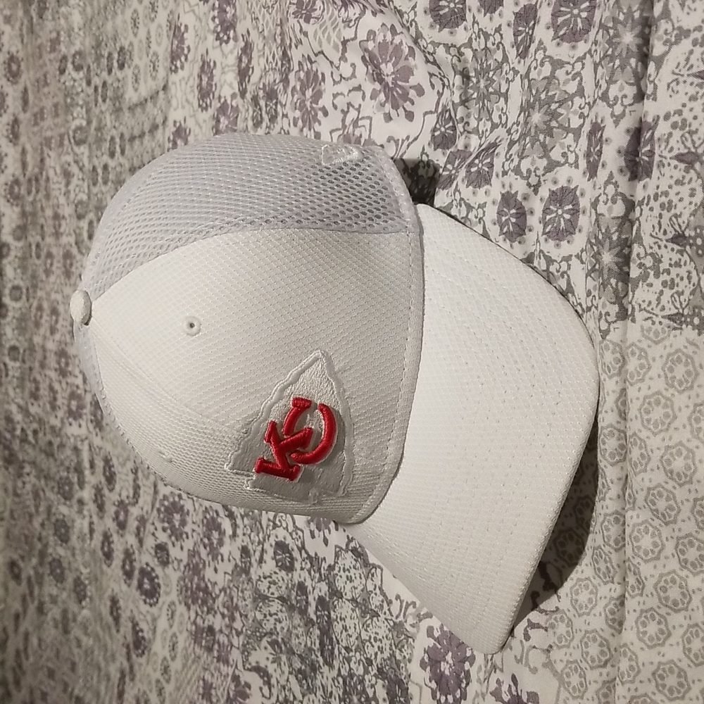 Kansas city chiefs trucker hat size medium large